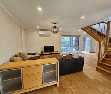 3/7 Holland Court, Oakleigh VIC 3166 - Townhouse For Rent | Domain - Photo 2
