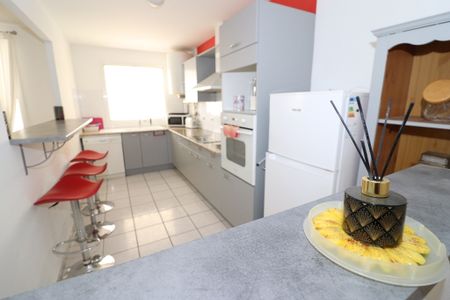 Location Appartement 3 pièces 74m² STE CLOTILDE 97490 - Photo 5