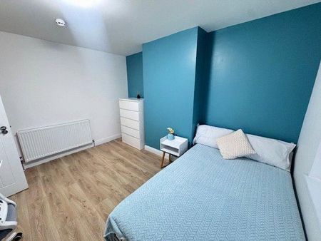 1 bedroom in a house share to rent - Photo 3