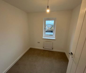 3 bedroom flat to rent - Photo 4