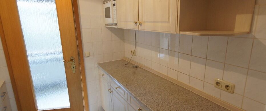 Teilmöblierte Altbauwohnung im Stadtteil Haselbrunn - EBK vorhanden - Photo 1