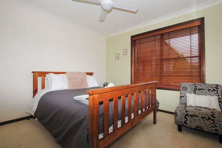 FOUR BEDROOM FULLY FURNISHED FAMILY HOME - Photo 4