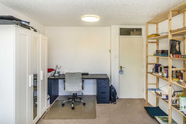 1 Bed Flat, Glastonbury House, SE12 - Photo 1