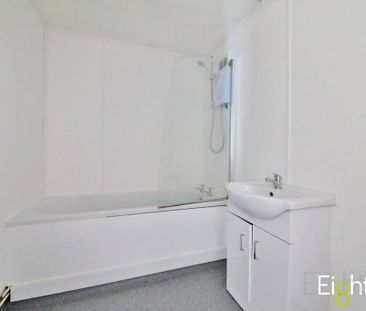 3 bedroom flat to rent - Photo 6