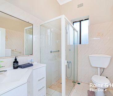 Superb 5 Bedroom Family Home | Extra Convenient Location - Photo 1