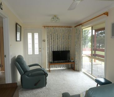 CHARMING FULLY FURNISHED 2 - BEDROOM COTTAGE IN PEACEFUL RURAL SETTING - Photo 5