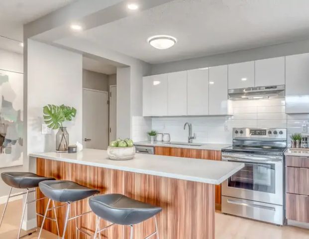 Centennial House | 930 15th Ave SW, Calgary - Photo 1