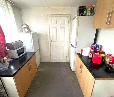 Artemis Close, Driveway & Garage, Gravesend, DA12 - Photo 6