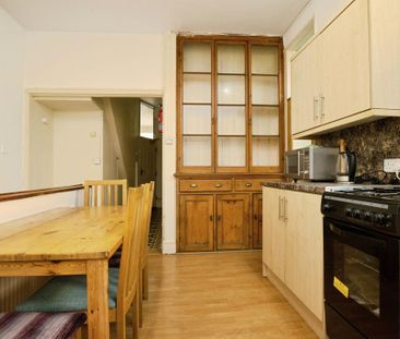 3 bedroom flat to rent - Photo 6