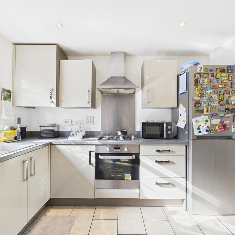 3 bedroom terraced house to rent - Photo 1