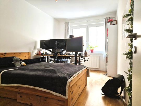 Palais Bismarck! Sonnige 4-Zimmer-Wohnung mit Balkon, 80 m² WNFL, Küche möbliert! WG-geeignet! Landstraßennähe! - Foto 1