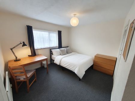 5 Bed Terraced House, Station Road, BS34 - Photo 4