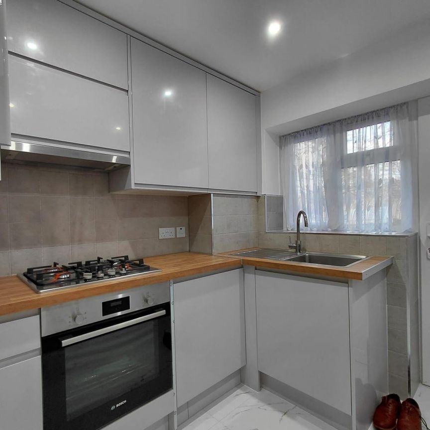 Orachard Court, Stonegrove, Edgware - Photo 1