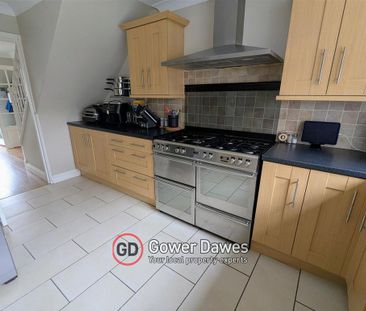 4 bedroom end of terrace house to rent - Photo 2