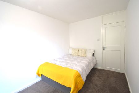Room in a Shared House, Benham Close, SW11 - Photo 2