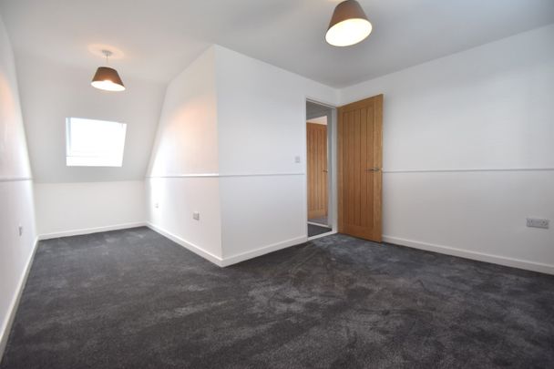 4 bedroom semi-detached bungalow to rent - Photo 1