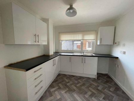 2 bedroom semi-detached house to rent - Photo 4