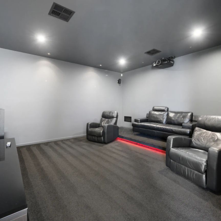 18 Ferrymans Court – Luxury Waterfront Living in One of River Links' Finest Locations - Photo 1