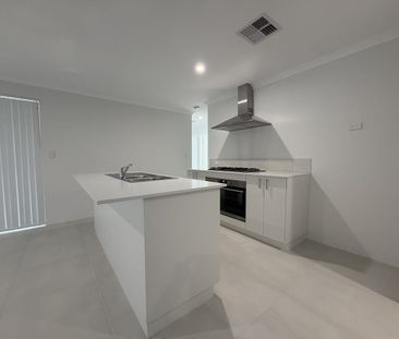 BRAND NEW 5-BEDROOM FAMILY HOME – SPACE, STYLE & COASTAL LIVING! - Photo 6