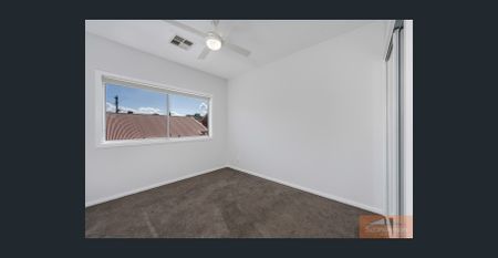 Charming 3 bedroom Townhouse in Lambton - Photo 3