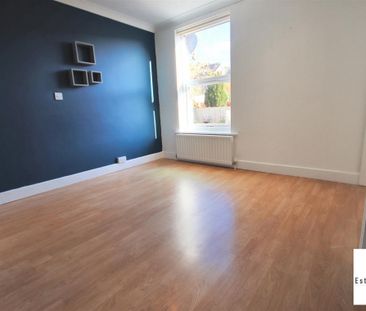 3 Bedroom House - Terraced To Let - Photo 2