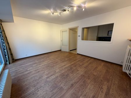 Instapklaar goed onderhouden appartement met één slaapkamer in het hartje van Blankenberge. Dichtbij het strand, het commercieel centrum en het openbaar vervoer. - Photo 4