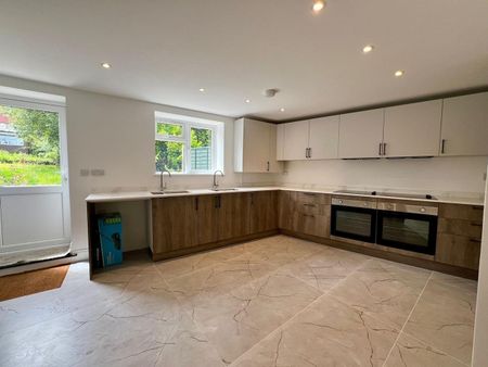 10 Bed Semi-Detached House, Coles Green Road, NW2 - Photo 4