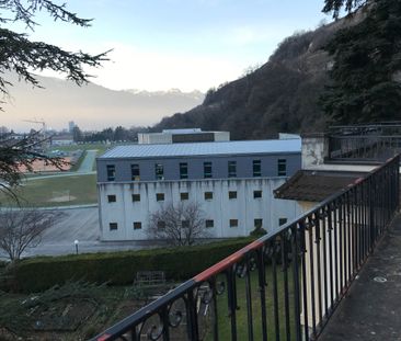 Charming 2.5 room apartment - Available from 01.03.2026 - Photo 2