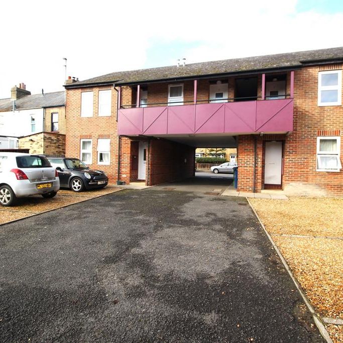 1 bedroom flat to rent - Photo 1
