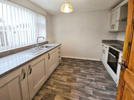 3 bedroom end of terrace house to rent - Photo 4