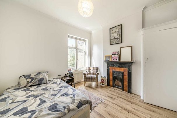 Amesbury Avenue, SW2, London - Photo 1