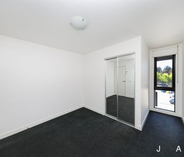 Modern Footscray Living with Village Convenience - Photo 2