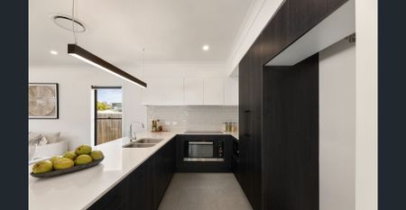 SINGLE LEVEL FAMILY HOME - Photo 4