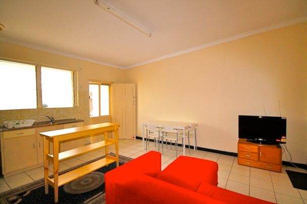 5-bedroom shared house, Henley Beach Rd - Photo 1