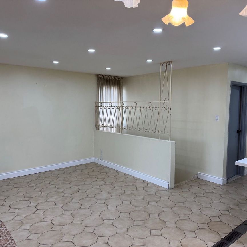 For Lease - 12 Sultan Pool Drive, Toronto, Ontario - Photo 1