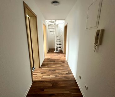 Lichtdurchflutete Maisonette im Dachgeschoss – Einbauküche möglich - Photo 4