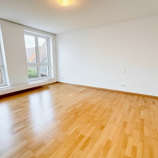 Frisch renovierte 2-Zimmer-Wohnung mit Loggia und Tiefgaragenstellplatz in Neustadt - Photo 1