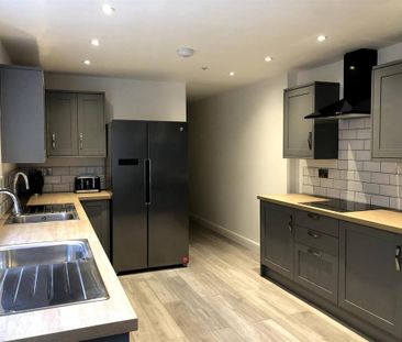 1 bedroom in a house share to rent - Photo 2