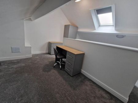 4 bedroom terraced house to rent - Photo 2