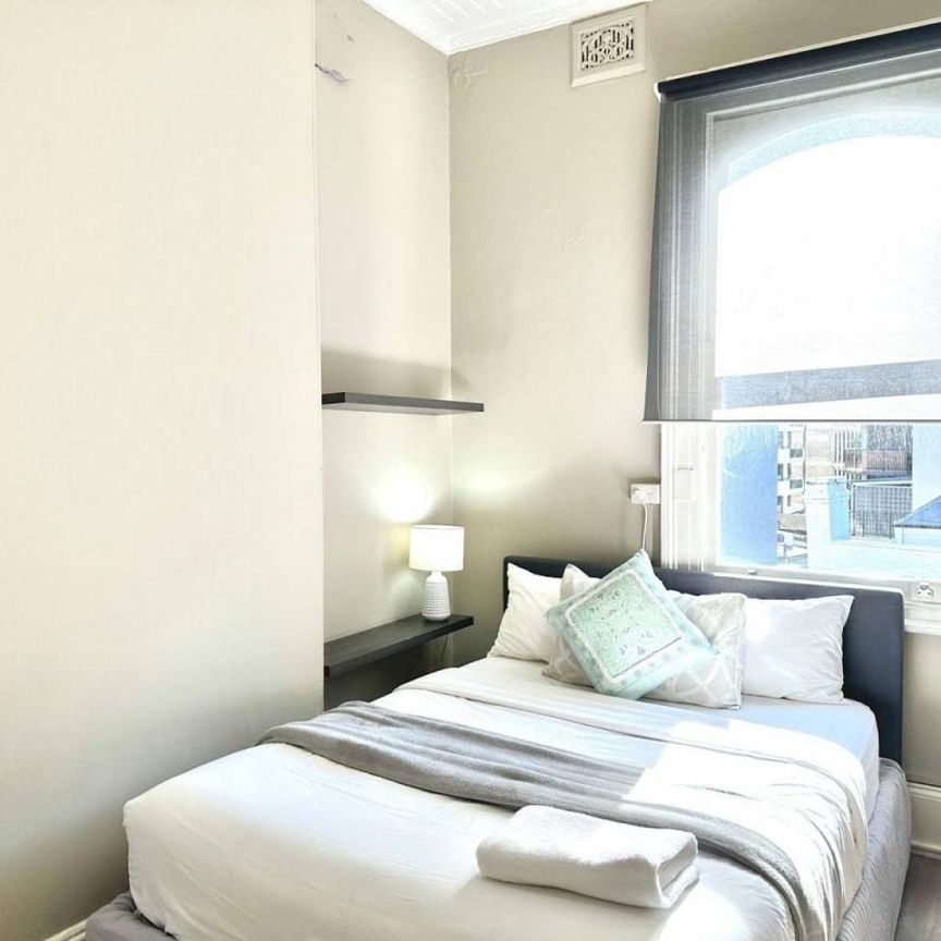 Room for Rent in the Heart of Oxford Street - Photo 1