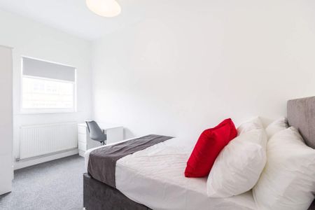 3 bedroom terraced house to rent - Photo 5