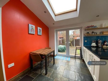 3 bedroom semi-detached house to rent - Photo 2