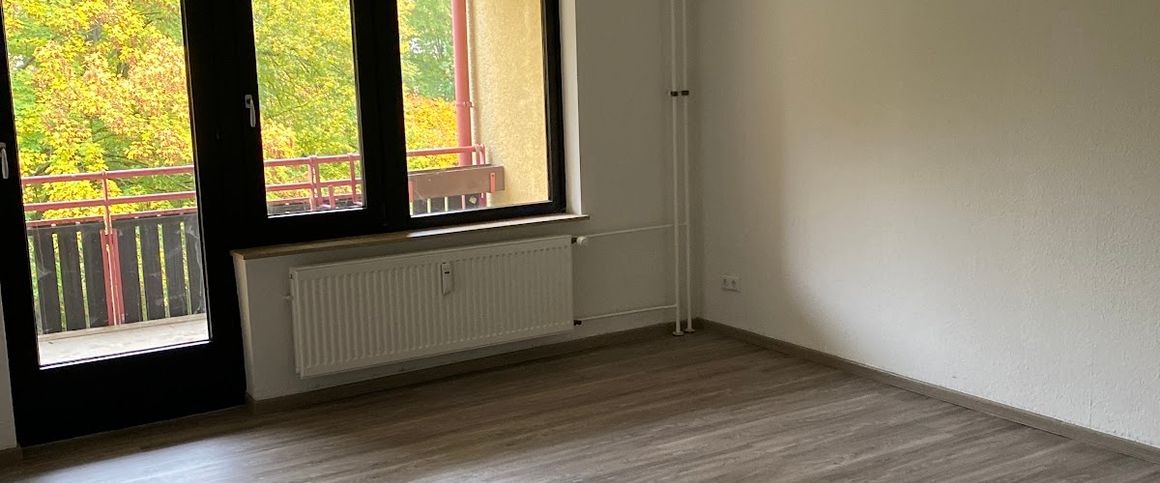 2-Zimmer-Wohnung mit Loggia und Duschbad // 1.OG mitte - Foto 1