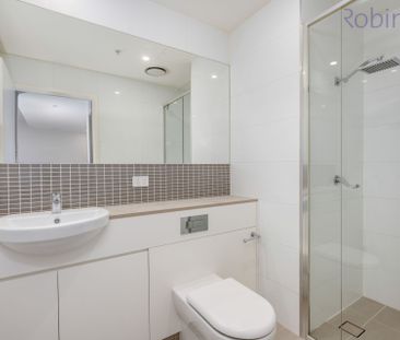 Ideal work from home apartment; larger than average, air-conditione... - Photo 4