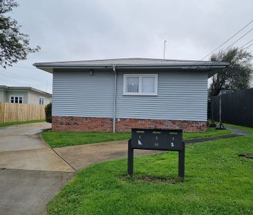 Easy Walk to Train station. Tidy 2 bedroom unit - Photo 4