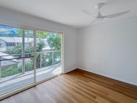 Immaculate Renovated Townhouse in a Prime Location - Photo 5