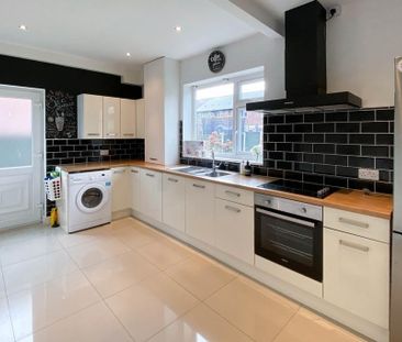 2 bedroom end of terrace house to rent - Photo 1