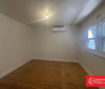 LARGE FAMILY HOME - MINUTES TO THE BEACH - Photo 4