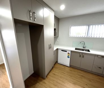 RARE MODERN PENTHOUSE - SPACIOUS & CENTRAL - Photo 2