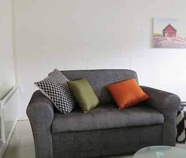 Furnished 2BR Apartment in prime location - Photo 4